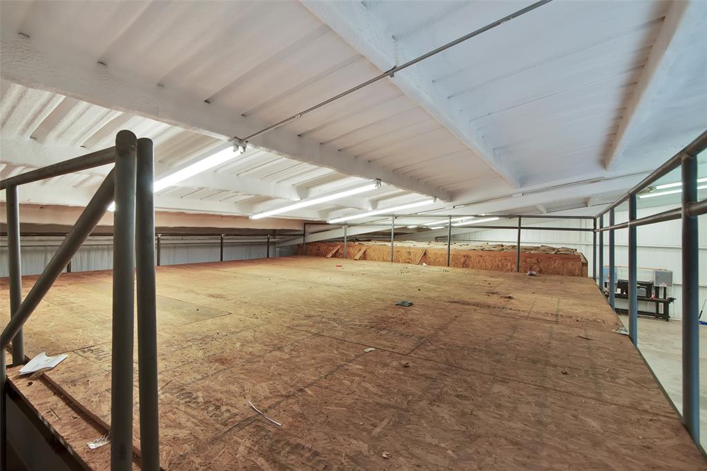 649 Anderson Road Whitesboro, TX 76273 - Photo 37 of 40 a view of a garage