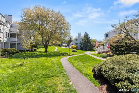 $489,000 | 32 Rowayton Woods Drive, Unit 32, Norwalk, CT 06854