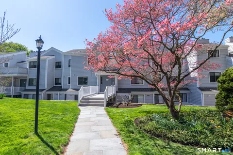 $489,000 | 32 Rowayton Woods Drive, Unit 32, Norwalk, CT 06854