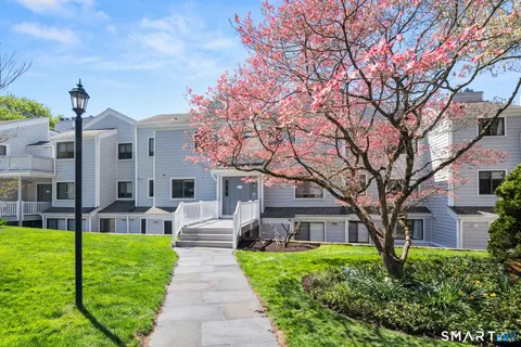 $489,000 | 32 Rowayton Woods Drive, Unit 32, Norwalk, CT 06854