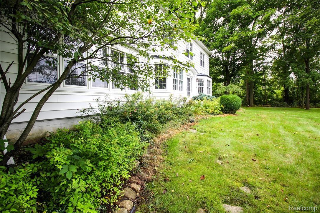 21580 32 Mile Road Ray, MI 48096 - Photo 27 of 44 21580 Front Hedges.jpg