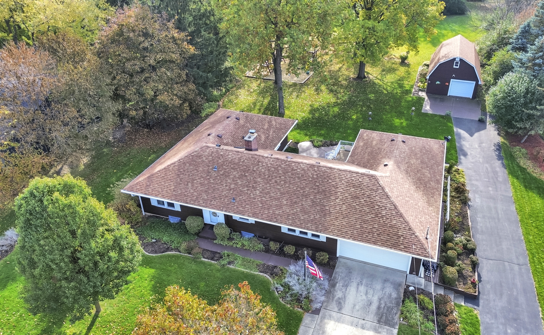 1700 Kay Road Wheaton, IL 60187 - Photo 35 of 38 an aerial view of a house with a yard
