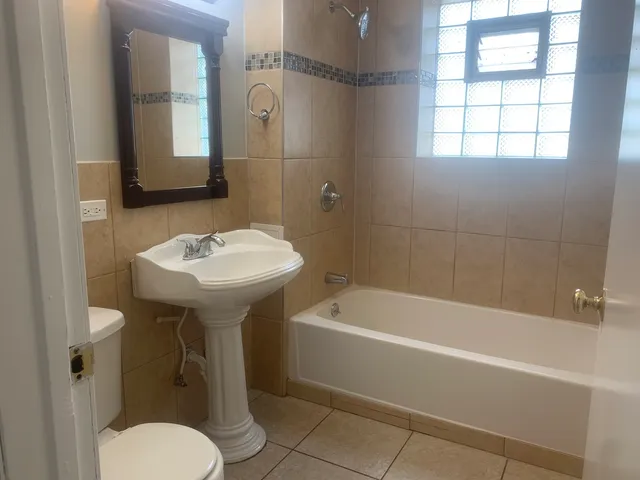 $1,650 | 1424 North Maplewood Avenue, Unit 2R, Chicago, IL 60622