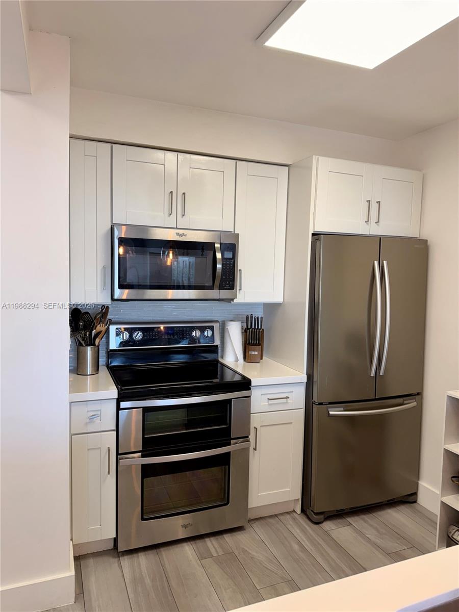 900 Southwest 8th Street, Unit 1509 Miami, FL 33130 - Photo 7 of 37 a kitchen with a refrigerator stove and microwave
