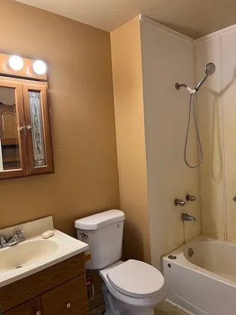 $2,200 | 1216 West 12th Street, Belvidere, IL 61008