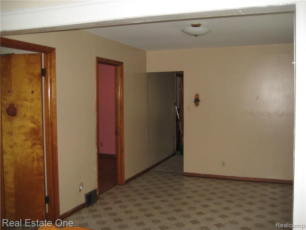 81 Batavia Street River Rouge, MI 48218 - Photo 23 of 27 IMG_4571.JPG