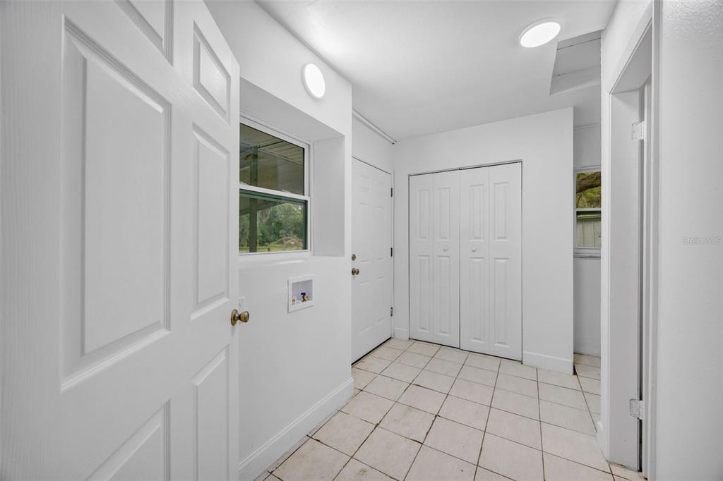 308 South Kingsway Road Seffner, FL 33584 - Photo 19 of 31
