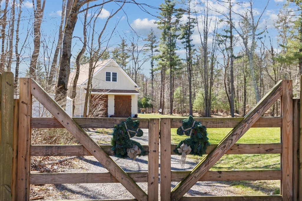 a front view of house with yard