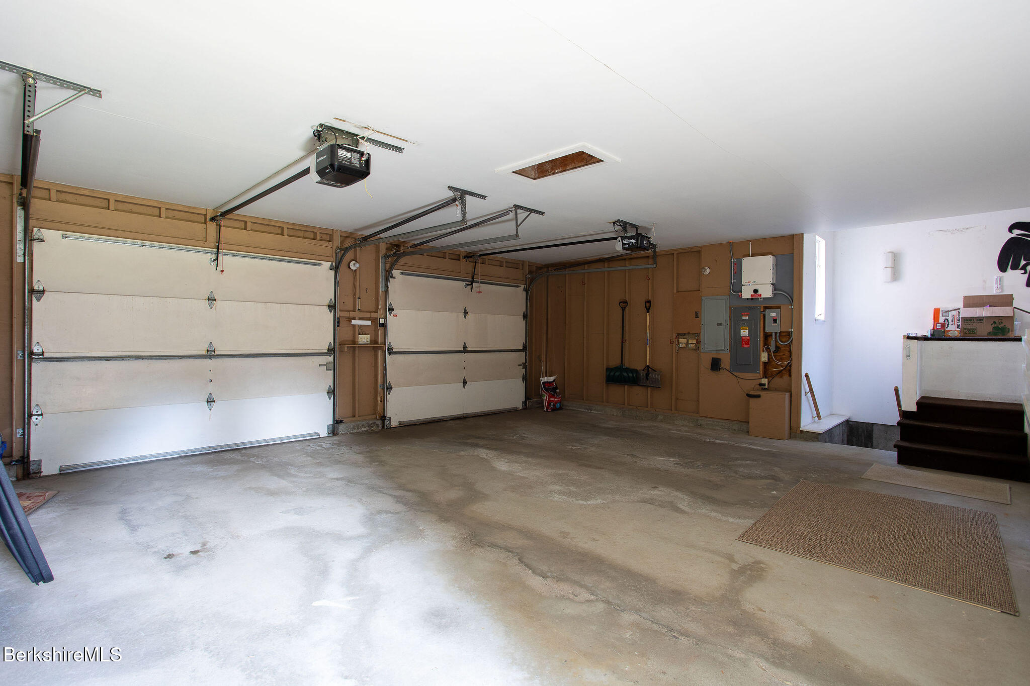 103 Gravesleigh Terrace Pittsfield, MA 01201 - Photo 45 of 46 a view of a garage
