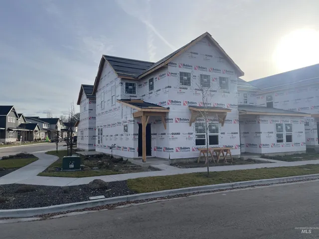 $585,000 | 166 North Edgewood Lane, Eagle, ID 83616