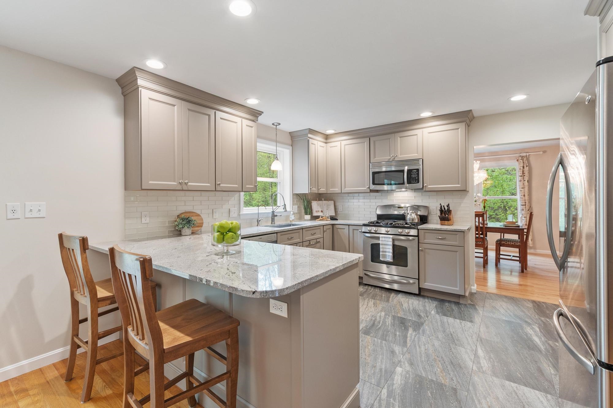 12 Aladdin Road Windham, NH 03087 - Photo 5 of 58