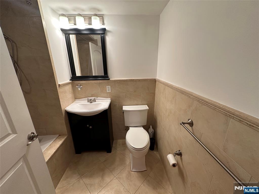 124 68th Street, Unit 205 Guttenberg, NJ 07093 - Photo 18 of 20