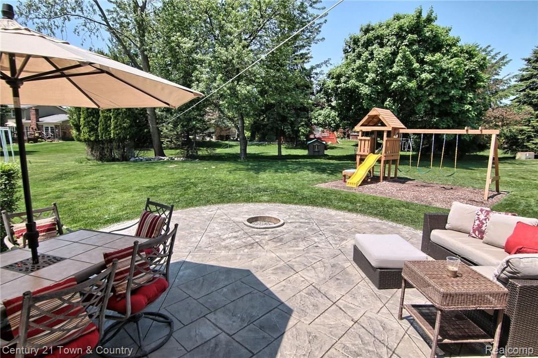 1339 Royal Crescent Street Rochester, MI 48306 - Photo 25 of 29 Patio_2nd_View.jpg
