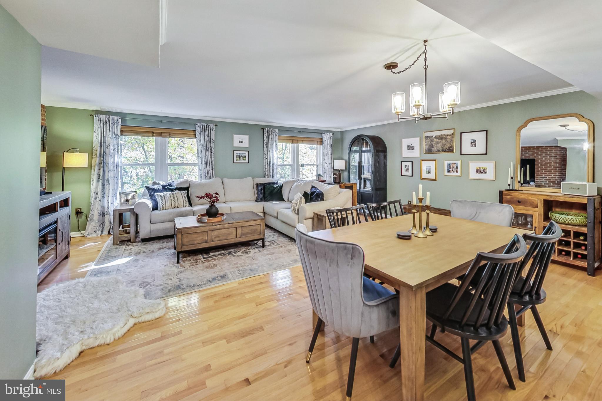 8090 Sleepy View Lane Springfield, VA 22153 - Photo 5 of 39 Bright and Open Living Spaces