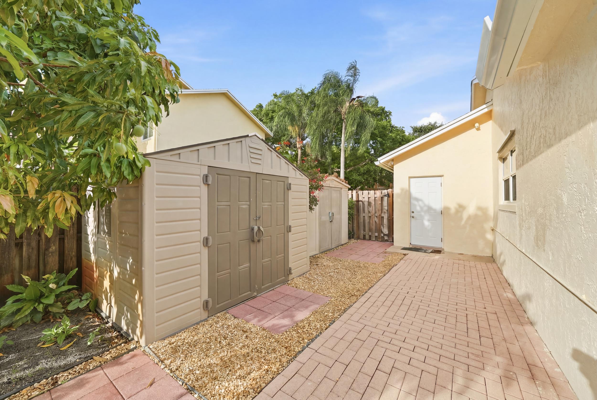 5787 Southwest 57th Way Davie, FL 33314 - Photo 33 of 40 234
