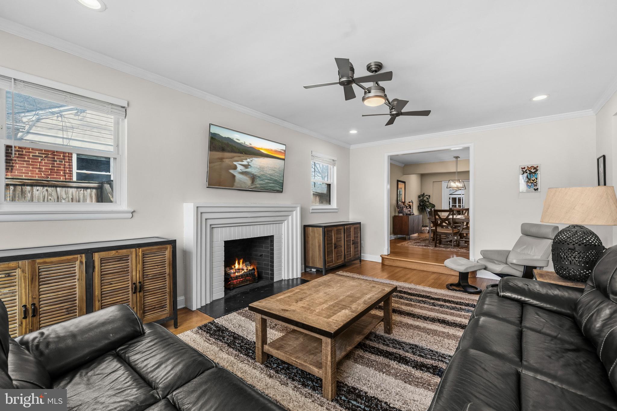 9707 Saxony Road Silver Spring, MD 20910 - Photo 4 of 46