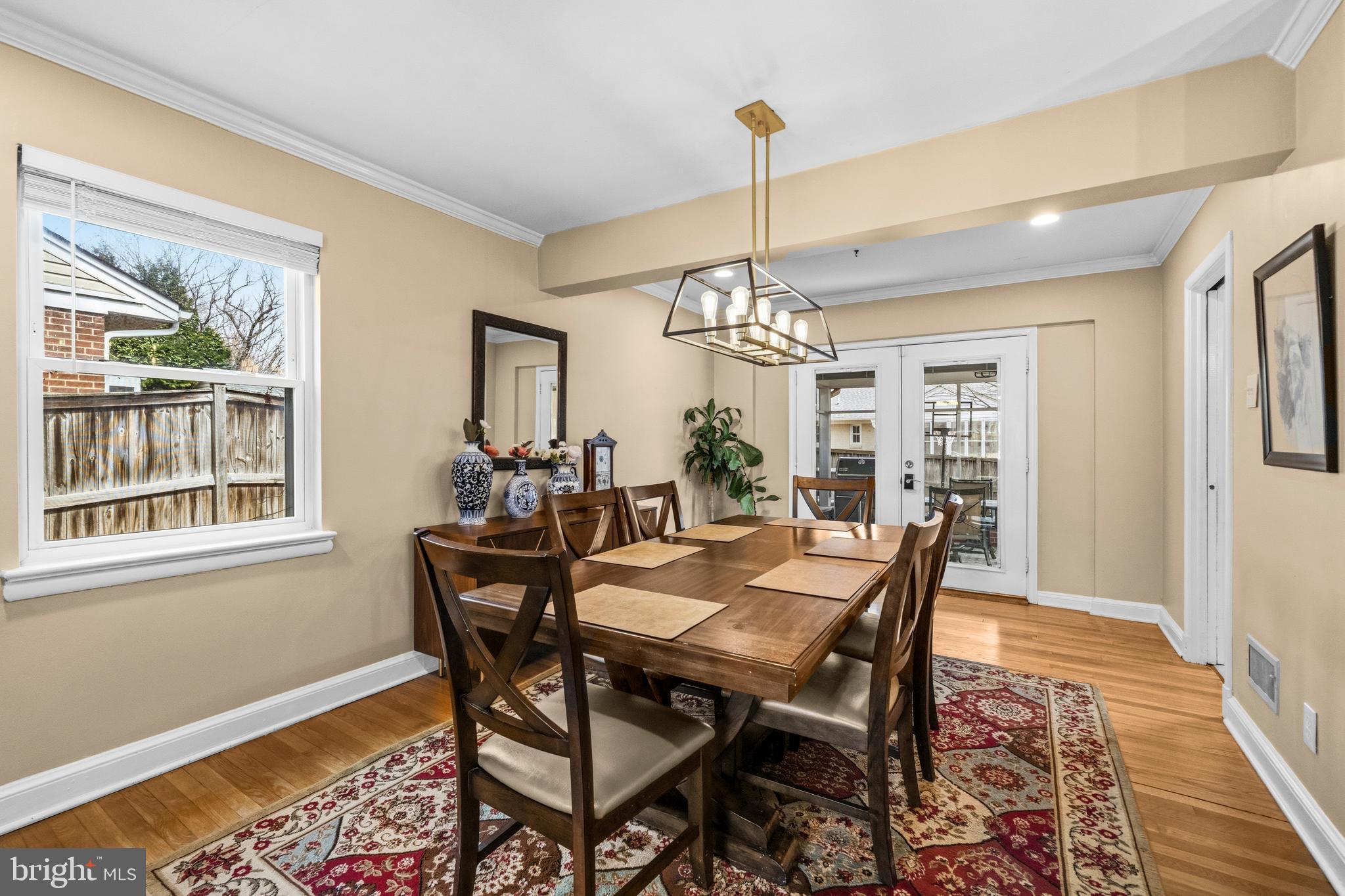 9707 Saxony Road Silver Spring, MD 20910 - Photo 5 of 46