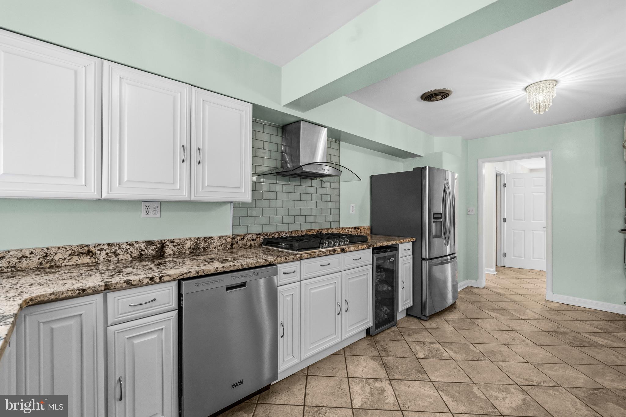 9707 Saxony Road Silver Spring, MD 20910 - Photo 7 of 46