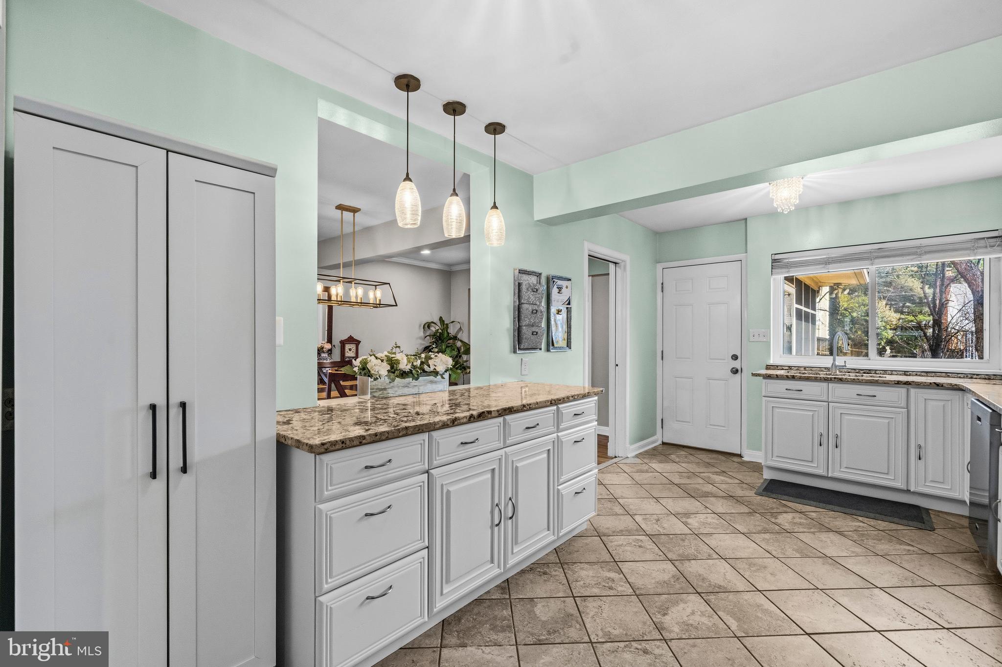 9707 Saxony Road Silver Spring, MD 20910 - Photo 8 of 46