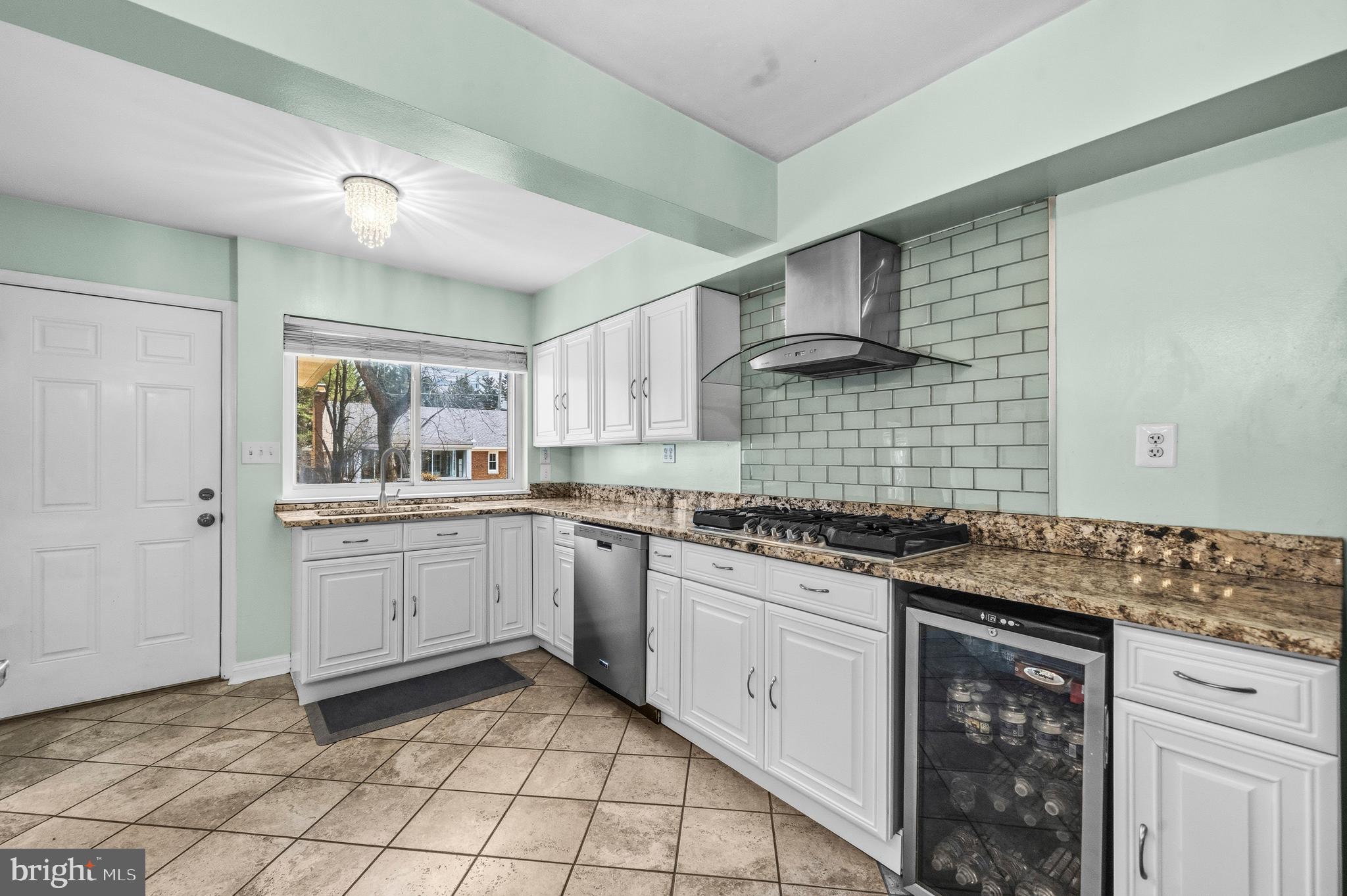 9707 Saxony Road Silver Spring, MD 20910 - Photo 9 of 46