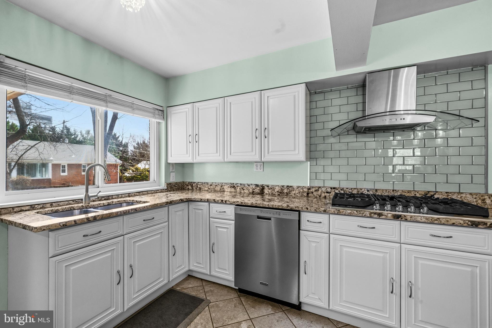 9707 Saxony Road Silver Spring, MD 20910 - Photo 10 of 46