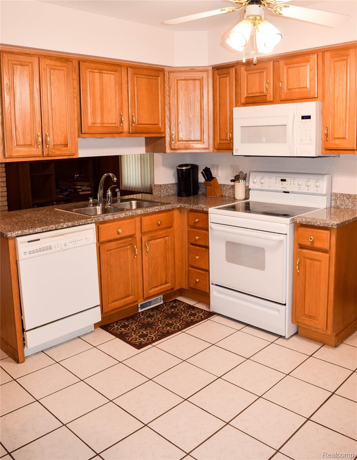 15899 Allen Road Southgate, MI 48195 - Photo 18 of 50 DSC_0066 (7).jpg