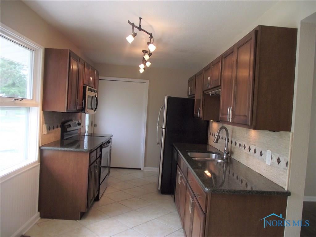 4436 Elmhurst Road Toledo, OH 43613 - Photo 6 of 21 Gallery Image 6