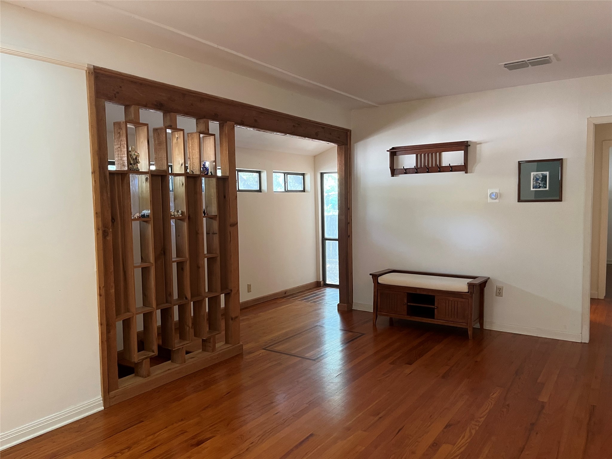 1211 Ruth Avenue Austin, TX 78757 - Photo 7 of 29 Living room