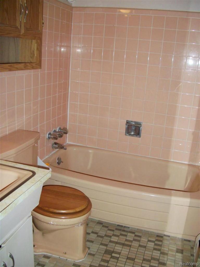 14957 Newburgh Road Livonia, MI 48154 - Photo 11 of 30 Newburgh (11) (Large).jpg