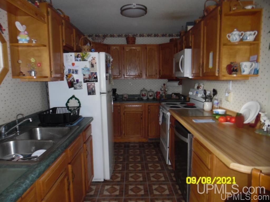 9689 Co Road Rapid River, MI 49878 - Photo 2 of 27