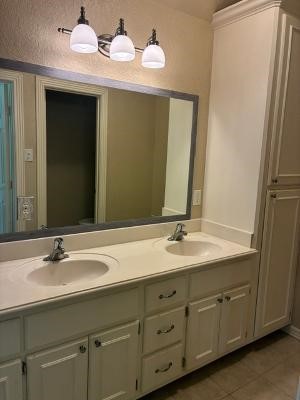 910 Old Angleton Road Clute, TX 77531 - Photo 16 of 22 Primary Bathroom
