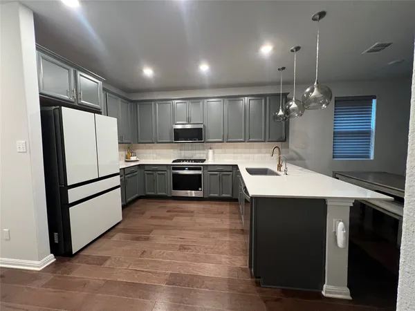 $2,600 | 107 Hornbill Drive, Hutto, TX 78634