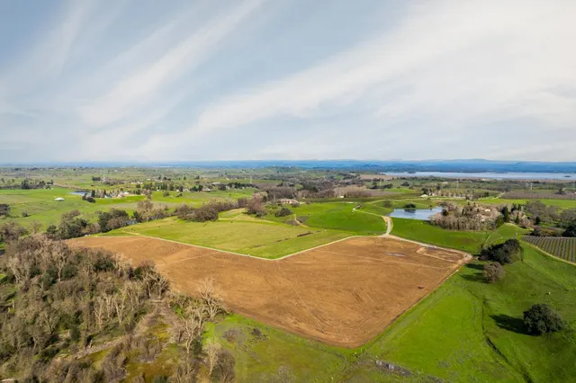 $1,075,000 | 25045 North Mcintire Road, Clements, CA 95227