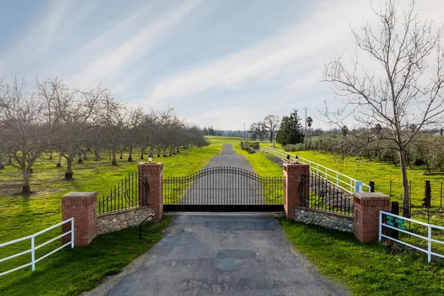 $1,075,000 | 25045 North Mcintire Road, Clements, CA 95227