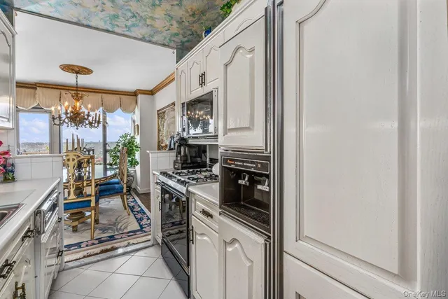 $679,000 | 166-25 Powells Cove Boulevard, Unit 19G | Beechhurst