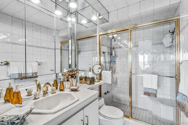 $679,000 | 166-25 Powells Cove Boulevard, Unit 19G | Beechhurst