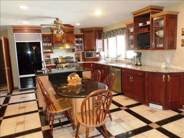 762 East Hurd Road Monroe, MI 48162 - Photo 6 of 25 20428012-5.JPG