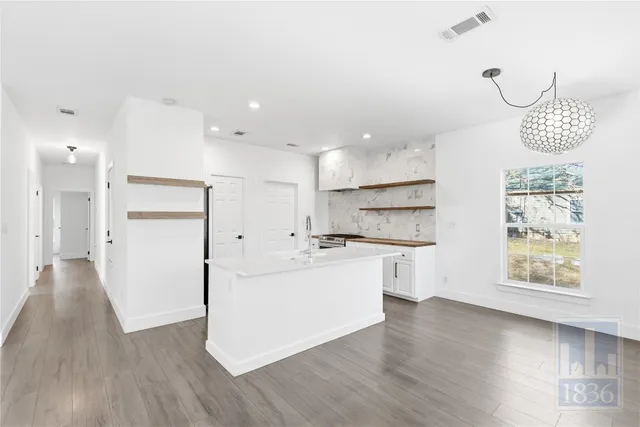 $3,000 | 1116 Lott Avenue, Unit 1, Austin, TX 78721