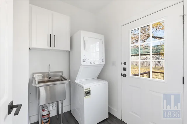 $2,900 | 1116 Lott Avenue, Unit 1, Austin, TX 78721