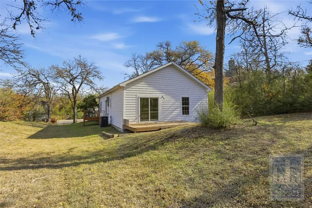 $3,000 | 1116 Lott Avenue, Unit 1, Austin, TX 78721