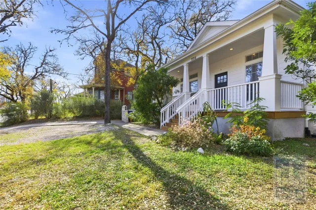 $3,000 | 1116 Lott Avenue, Unit 1, Austin, TX 78721