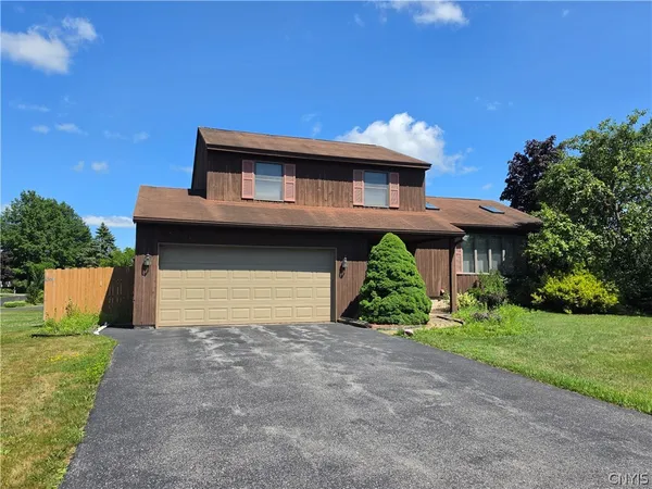 $369,900 | 7698 Dominion Parkway, Clay, NY 13090