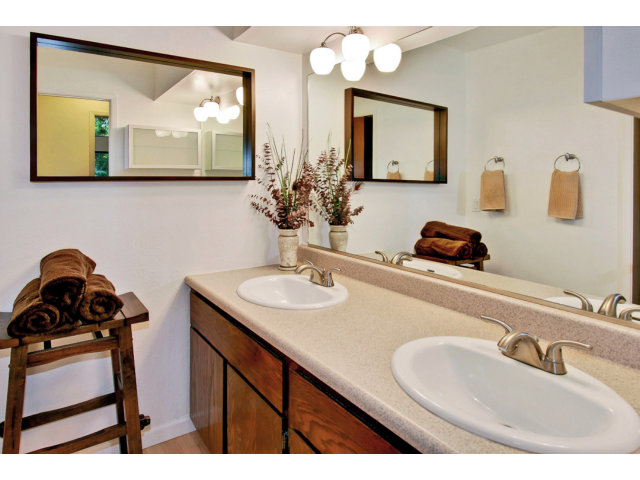 155 Valencia Road Aptos, CA 95003 - Photo 9 of 20 Gallery Image 9