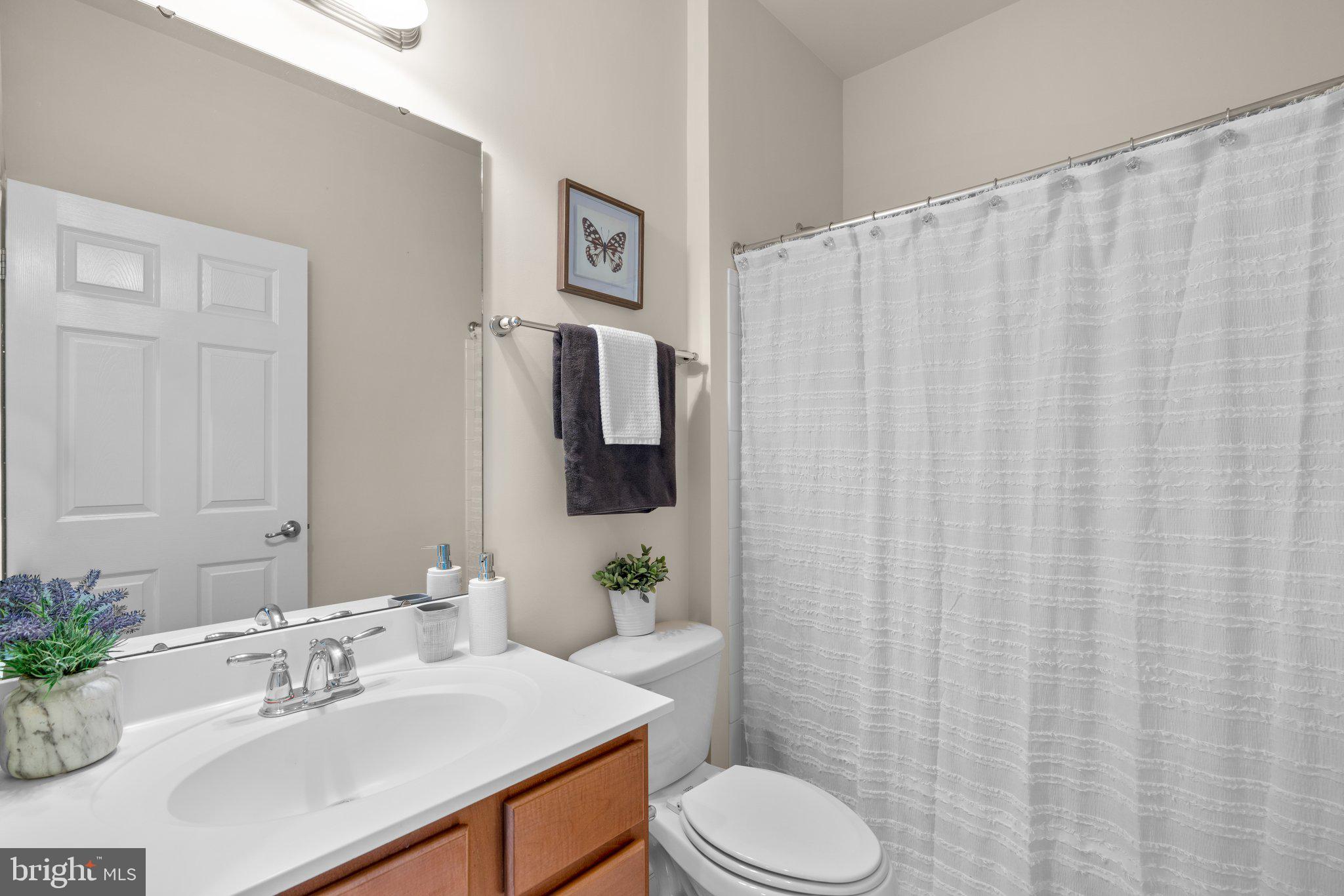 12810 Gate Rail Road Clarksburg, MD 20871 - Photo 21 of 44 Upper level full bathroom