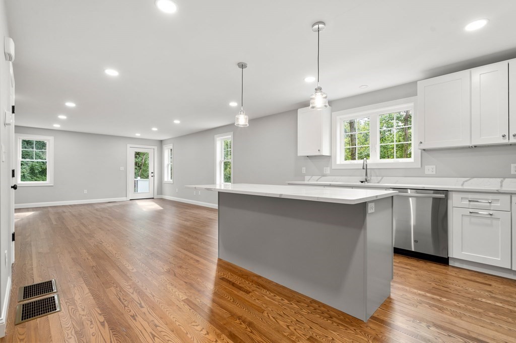 63 Castine Street Worcester, MA 01606 - Photo 5 of 18 Gallery Image 5