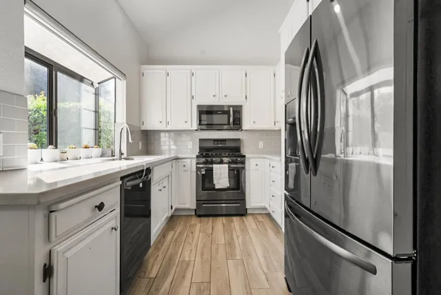 $495,000 | 2768 Sherwood Avenue, Unit B, Modesto, CA 95350