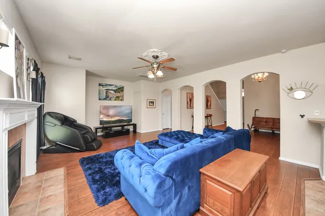 $285,000 | 931 North Sky Drive, Houston, TX 77073