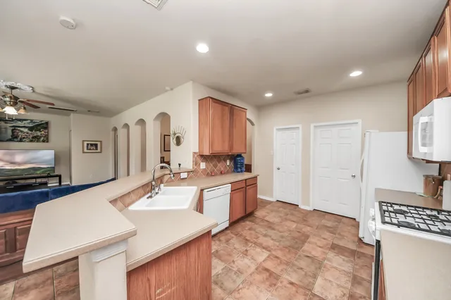 $285,000 | 931 North Sky Drive, Houston, TX 77073