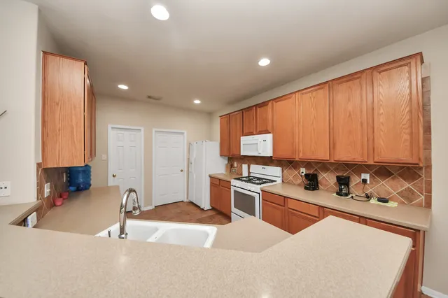 $285,000 | 931 North Sky Drive, Houston, TX 77073