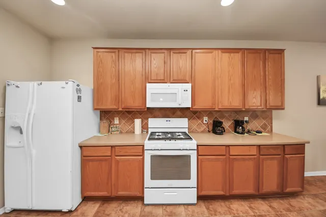 $285,000 | 931 North Sky Drive, Houston, TX 77073